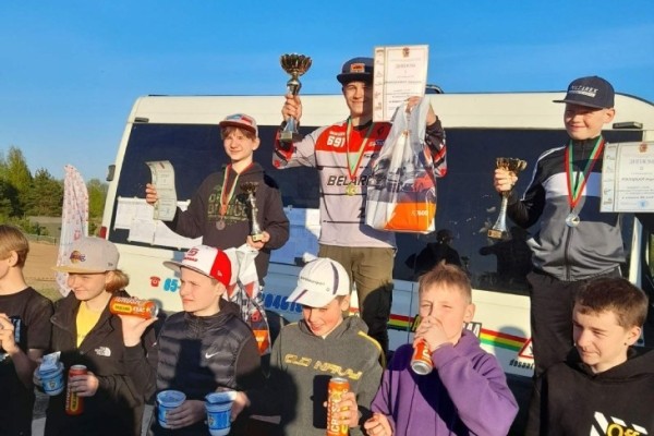 14-летний кобринчанин стал абсолютным лидером первого этапа чемпионата и первенства Беларуси по мотокроссу