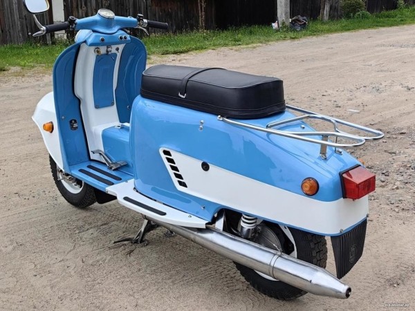 Белорус восстанавливает советские мотороллеры на продажу Белорус восстанавливает советские мотороллеры на продажу