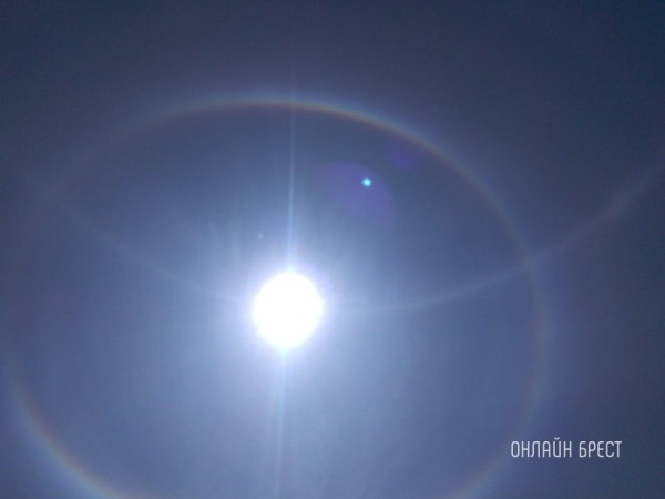 
                Читатель: Сегодня удалось наблюдать редкое оптическое явление. Длилось оно несколько минут. Фото сделаны в Ивацевичском районе
            