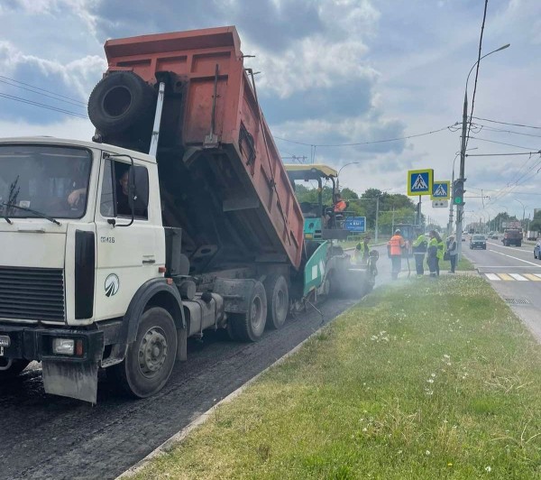 Идет асфальтирование улицы Московской в Бресте