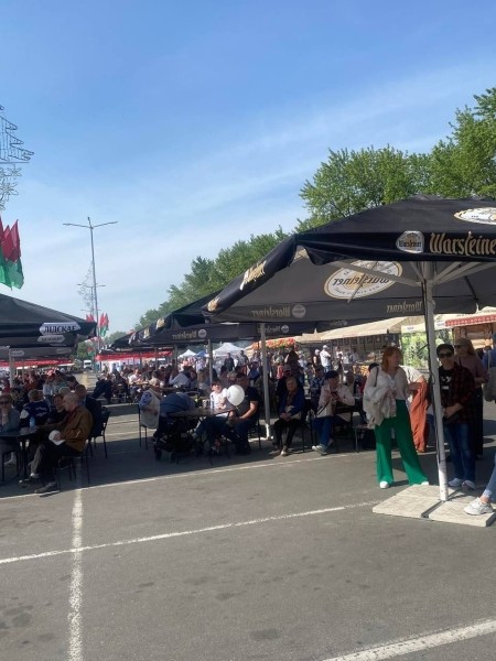 Небольшой фоторепортаж. Сегодня у торгового центра «Экватор» в Бресте
Небольшой фоторепортаж. Сегодня у торгового центра «Экватор» в Бресте