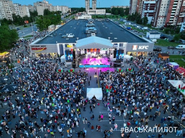 Выступлением Galibri & Mavik и красивым фейерверком завершились празднования 45-летия Московского района Бреста Выступлением Galibri & Mavik и красивым фейерверком завершились празднования 45-летия Московского района Бреста