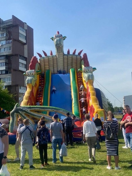 Небольшой фоторепортаж. Сегодня у торгового центра «Экватор» в Бресте
Небольшой фоторепортаж. Сегодня у торгового центра «Экватор» в Бресте