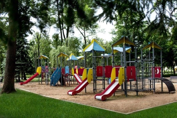 В одном из городов Брестской области строят детскую площадку и пространство для воркаута В одном из городов Брестской области строят детскую площадку и пространство для воркаута