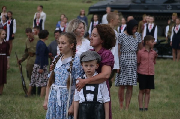 Около 250 белорусских и зарубежных реконструкторов воссоздали эпизоды обороны Брестской крепости Около 250 белорусских и зарубежных реконструкторов воссоздали эпизоды обороны Брестской крепости