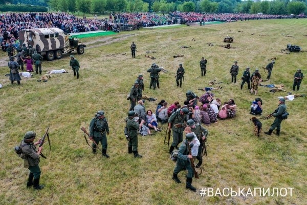 Около 250 белорусских и зарубежных реконструкторов воссоздали эпизоды обороны Брестской крепости Около 250 белорусских и зарубежных реконструкторов воссоздали эпизоды обороны Брестской крепости