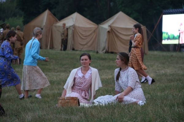 Около 250 белорусских и зарубежных реконструкторов воссоздали эпизоды обороны Брестской крепости Около 250 белорусских и зарубежных реконструкторов воссоздали эпизоды обороны Брестской крепости