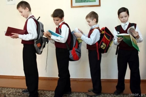 Принимать документы в первые классы начинают школы в Беларуси Принимать документы в первые классы начинают школы в Беларуси