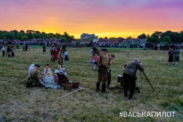 Около 250 белорусских и зарубежных реконструкторов воссоздали эпизоды обороны Брестской крепости Около 250 белорусских и зарубежных реконструкторов воссоздали эпизоды обороны Брестской крепости