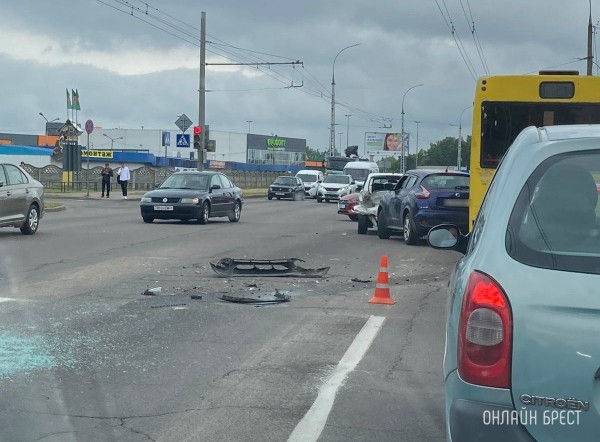 Читатель: В Бресте на ул. 28 Июля произошло ДТП
Читатель: В Бресте на ул. 28 Июля произошло ДТП