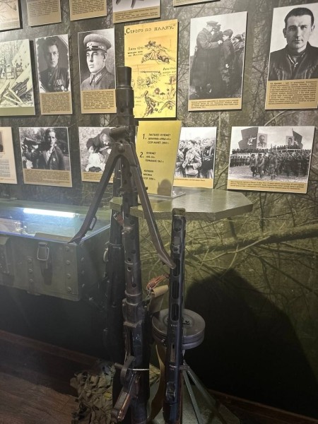 У кинотеатра «Беларусь» начала работу выездная передвижная экспозиция Белорусского государственного музея истории Великой Отечественной войны
У кинотеатра «Беларусь» начала работу выездная передвижная экспозиция Белорусского государственного музея истории Великой Отечественной войны