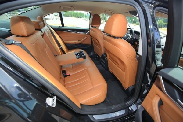 «За рулевую рейку — 850 евро, ступичный подшипник — $250». Белорус о владении BMW 530e (G30) и его обслуживании