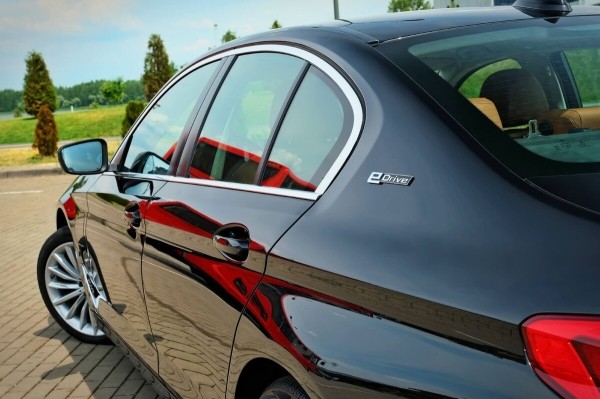 «За рулевую рейку — 850 евро, ступичный подшипник — $250». Белорус о владении BMW 530e (G30) и его обслуживании