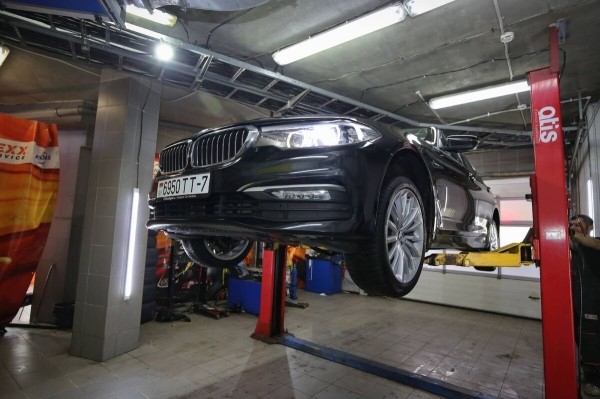 «За рулевую рейку — 850 евро, ступичный подшипник — $250». Белорус о владении BMW 530e (G30) и его обслуживании