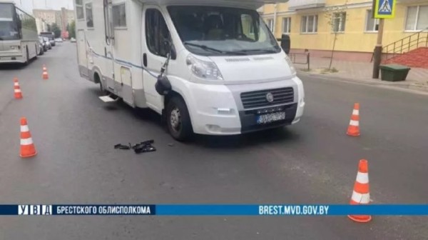 В Барановичах финн за рулем автодома сбил женщину на переходе