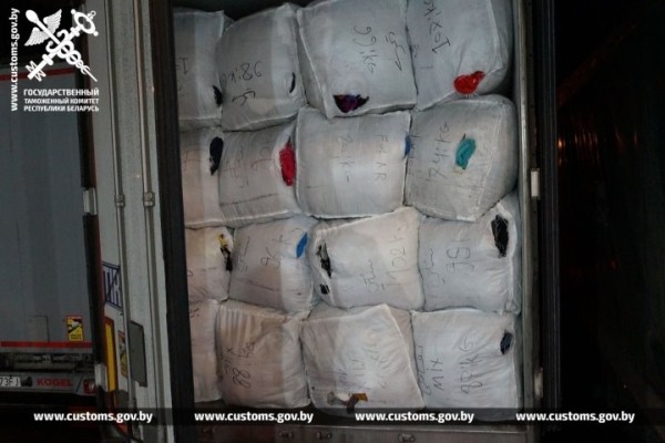 Брестские таможенники задержали на границе 40 тонн одежды из Германии и Польши