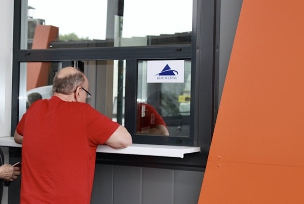 «Одни по 20 часов стоят, другие за ночь $500 делают». Репортаж из пункта пропуска «Брест — Тересполь»