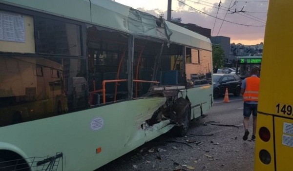 Возбуждено уголовное дело в отношении водителя Geely, спровоцировавшую аварию в Минске. Подробности и видео
