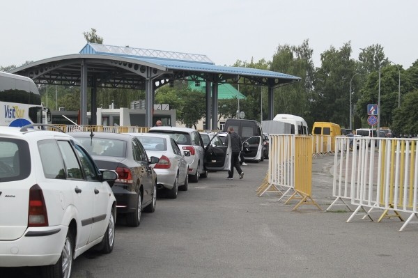 Как сегодня белорусы проходят границу на легковых авто