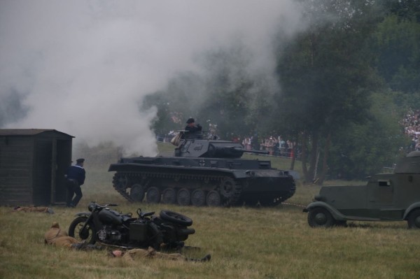 Около 250 белорусских и зарубежных реконструкторов воссоздали эпизоды обороны Брестской крепости Около 250 белорусских и зарубежных реконструкторов воссоздали эпизоды обороны Брестской крепости