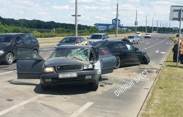 Подробности серьезного ДТП в Бресте, в котором столкнулись BMW и Audi Подробности серьезного ДТП в Бресте, в котором столкнулись BMW и Audi