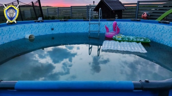 В Минском районе в бассейне погибла полуторогодовалая девочка В Минском районе в бассейне погибла полуторогодовалая девочка