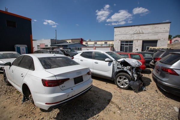 «Теперь только на запчасти». Белорус купил в Америке «биток», но восстановить его не смог