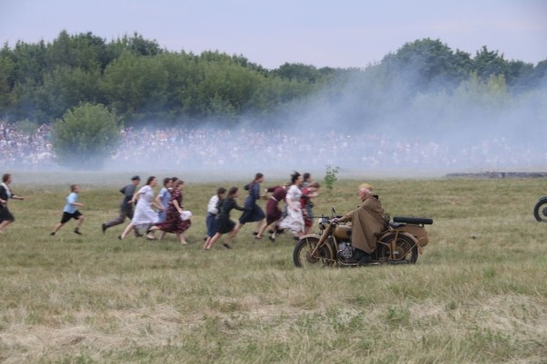 Около 250 белорусских и зарубежных реконструкторов воссоздали эпизоды обороны Брестской крепости Около 250 белорусских и зарубежных реконструкторов воссоздали эпизоды обороны Брестской крепости