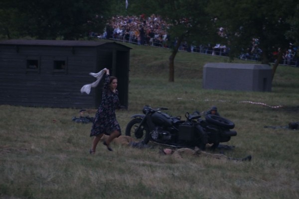 Около 250 белорусских и зарубежных реконструкторов воссоздали эпизоды обороны Брестской крепости Около 250 белорусских и зарубежных реконструкторов воссоздали эпизоды обороны Брестской крепости