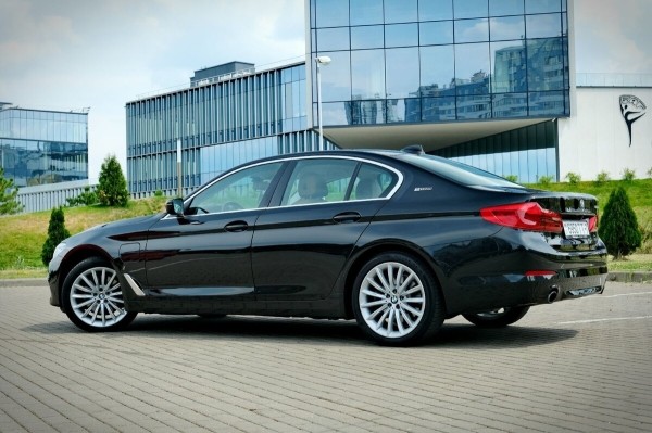 «За рулевую рейку — 850 евро, ступичный подшипник — $250». Белорус о владении BMW 530e (G30) и его обслуживании