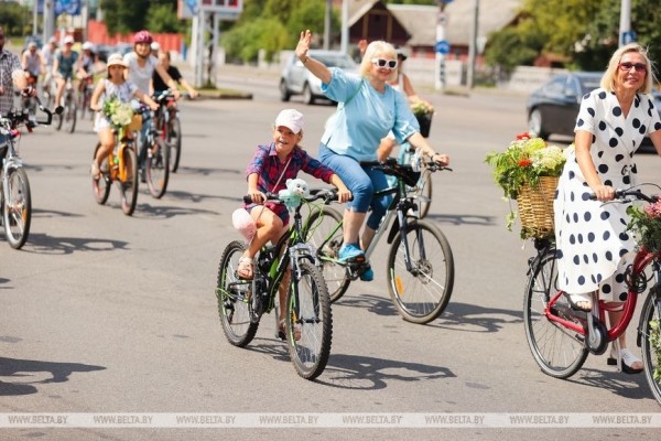 Велопарад на шпильках стал украшением Дня города Бреста