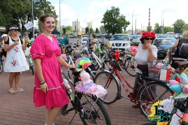 Велопарад на шпильках стал украшением Дня города Бреста