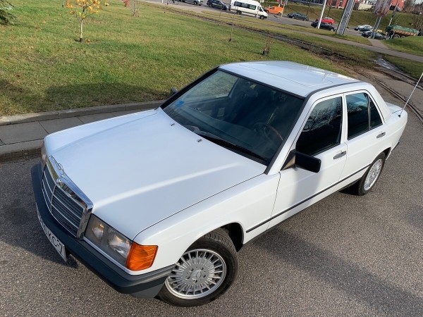 По прозвищу Baby-Benz. Показываем идеально сохранившийся Mercedes W201
