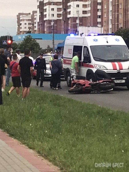 Очевидец: Сегодня в Пинске произошло ДТП с участием мотоциклиста
Очевидец: Сегодня в Пинске произошло ДТП с участием мотоциклиста