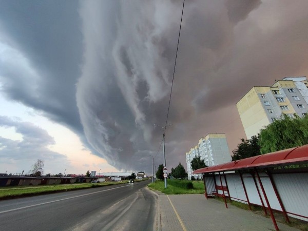 Выглядит завораживающе. Вчерашнее небо в Барановичах
Выглядит завораживающе. Вчерашнее небо в Барановичах