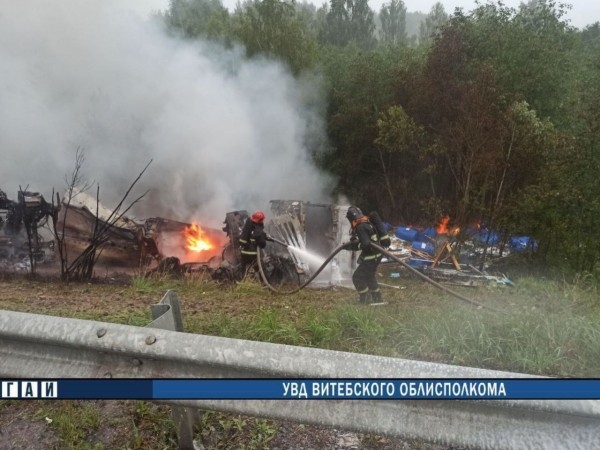 Под Витебском в кювет опрокинулась фура с опасным грузом и загорелась Под Витебском в кювет опрокинулась фура с опасным грузом и загорелась