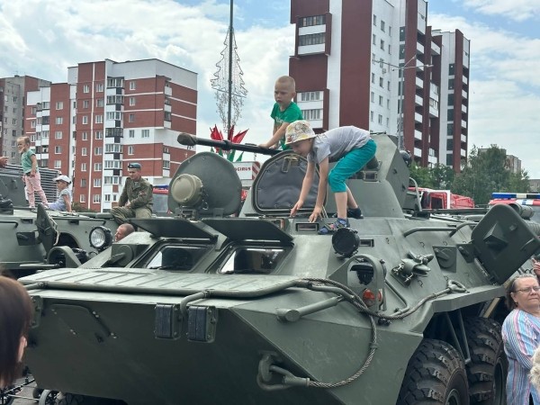 Брест отмечает День Независимости Брест отмечает День Независимости