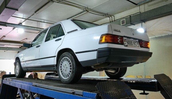 По прозвищу Baby-Benz. Показываем идеально сохранившийся Mercedes W201