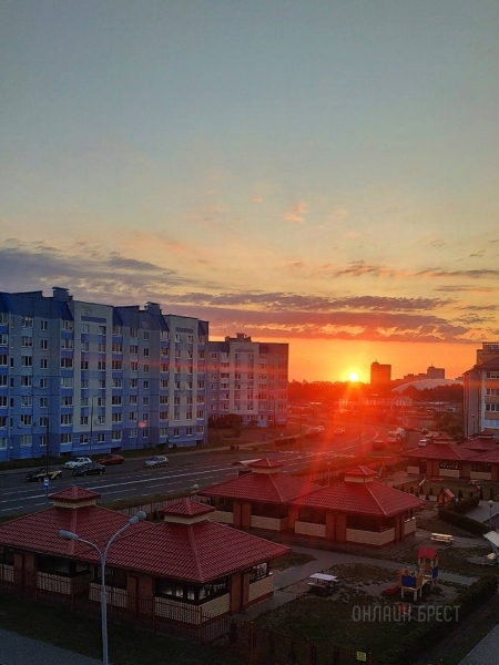 
                Читатель: Сегодня в Бресте был красивый рассвет
            