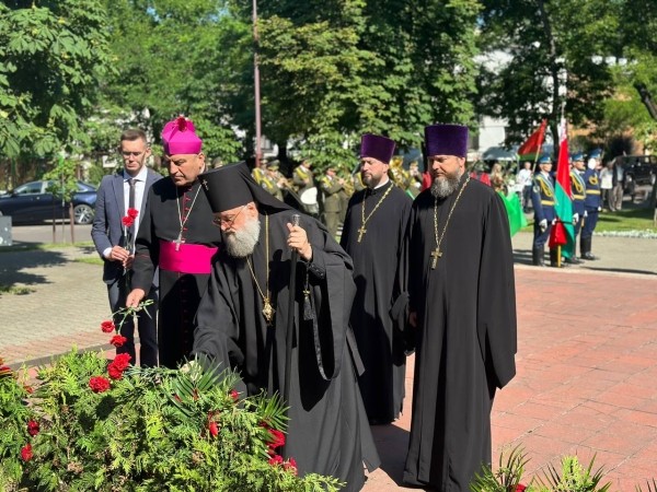 Брест отмечает День Независимости Брест отмечает День Независимости