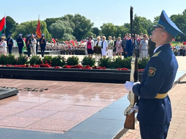 Брест отмечает День Независимости Брест отмечает День Независимости