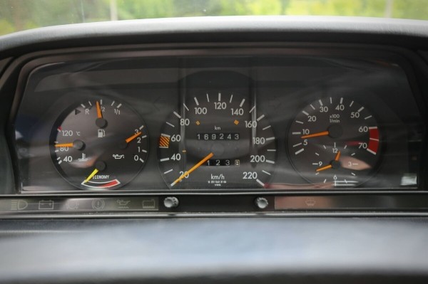 По прозвищу Baby-Benz. Показываем идеально сохранившийся Mercedes W201