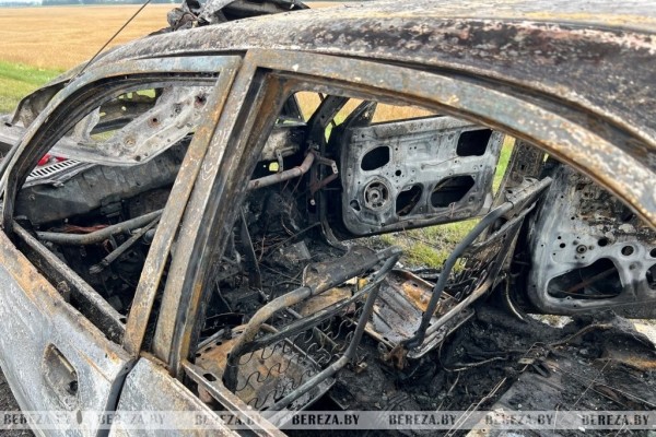 На трассе М1 в Березовском районе сгорел автомобиль