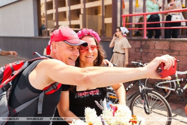 Велопарад на шпильках стал украшением Дня города Бреста