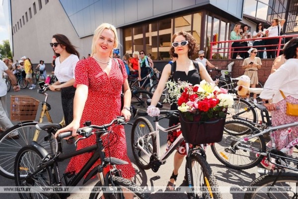 Велопарад на шпильках стал украшением Дня города Бреста