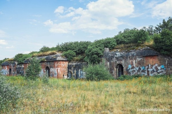Продают еще одну часть Брестской крепости. Пока цена кусается Продают еще одну часть Брестской крепости. Пока цена кусается