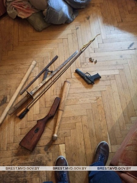 Житель Бреста хранил дома боеприпасы и газовый пистолет Житель Бреста хранил дома боеприпасы и газовый пистолет