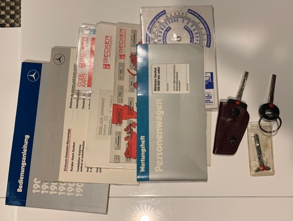 По прозвищу Baby-Benz. Показываем идеально сохранившийся Mercedes W201