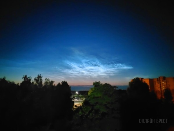 
                Читатель: А вы видели? Прошедшей ночью наблюдал над Брестом редкое погодное явление — серебристые облака
            