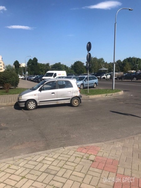 
                Читатель: Как вам такая парковка? Брест, Набережная
            